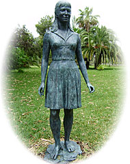 Homage to Olga (bronze), Sculptor in Barcelona