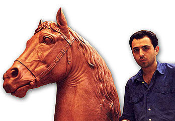 Monumento con cabeza<br>de caballo en Ripollet, Barcelona 2001